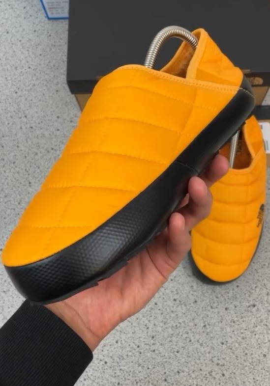 Men's yellow padded warm casual shoes