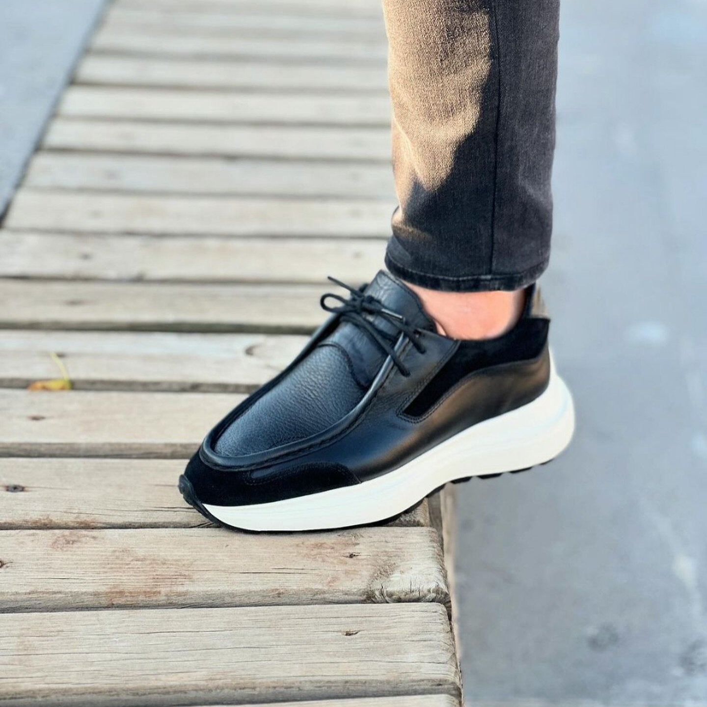 Black versatile Leather Casual Shoes