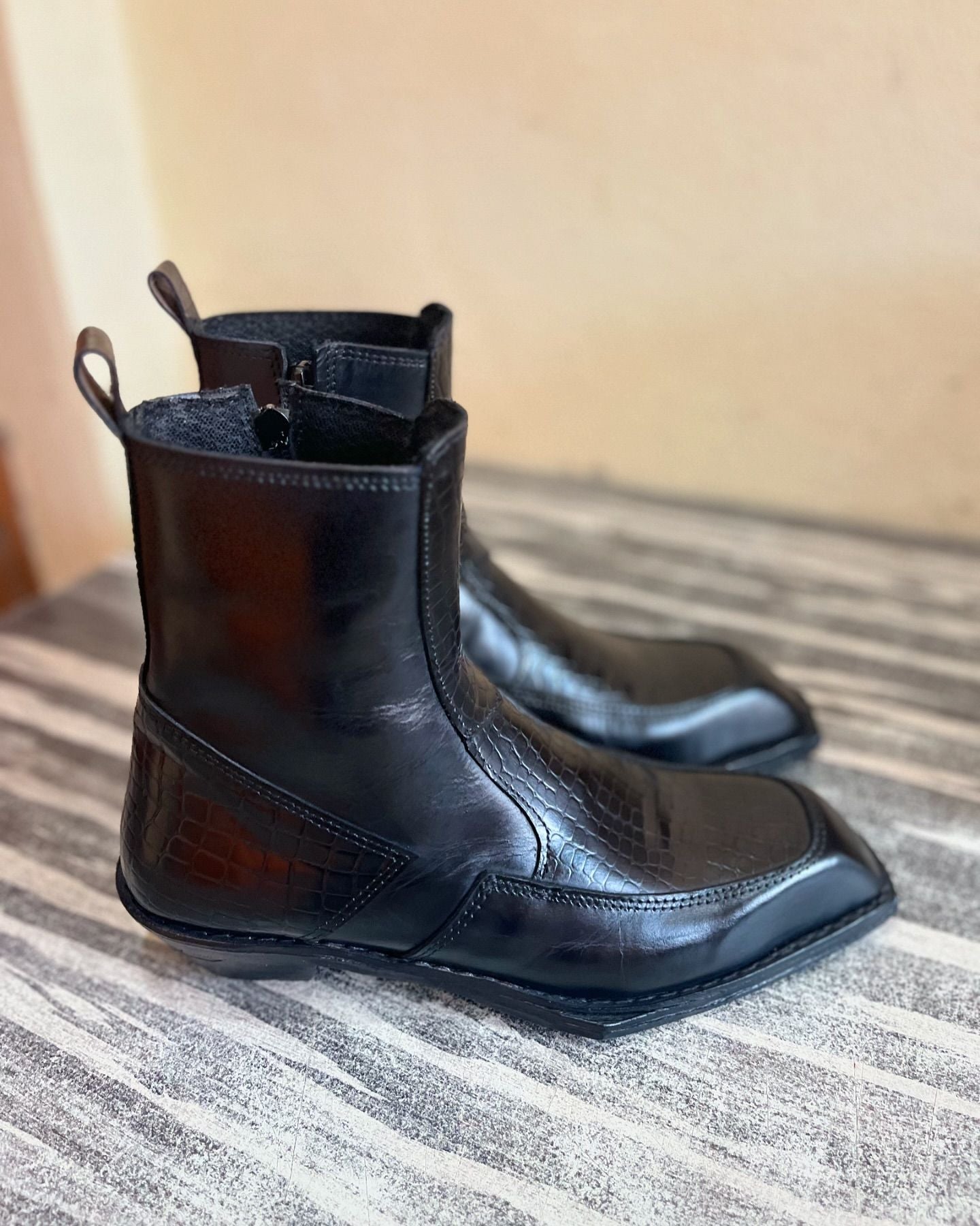 Hand-made special-shaped square leather ankle zipper boots