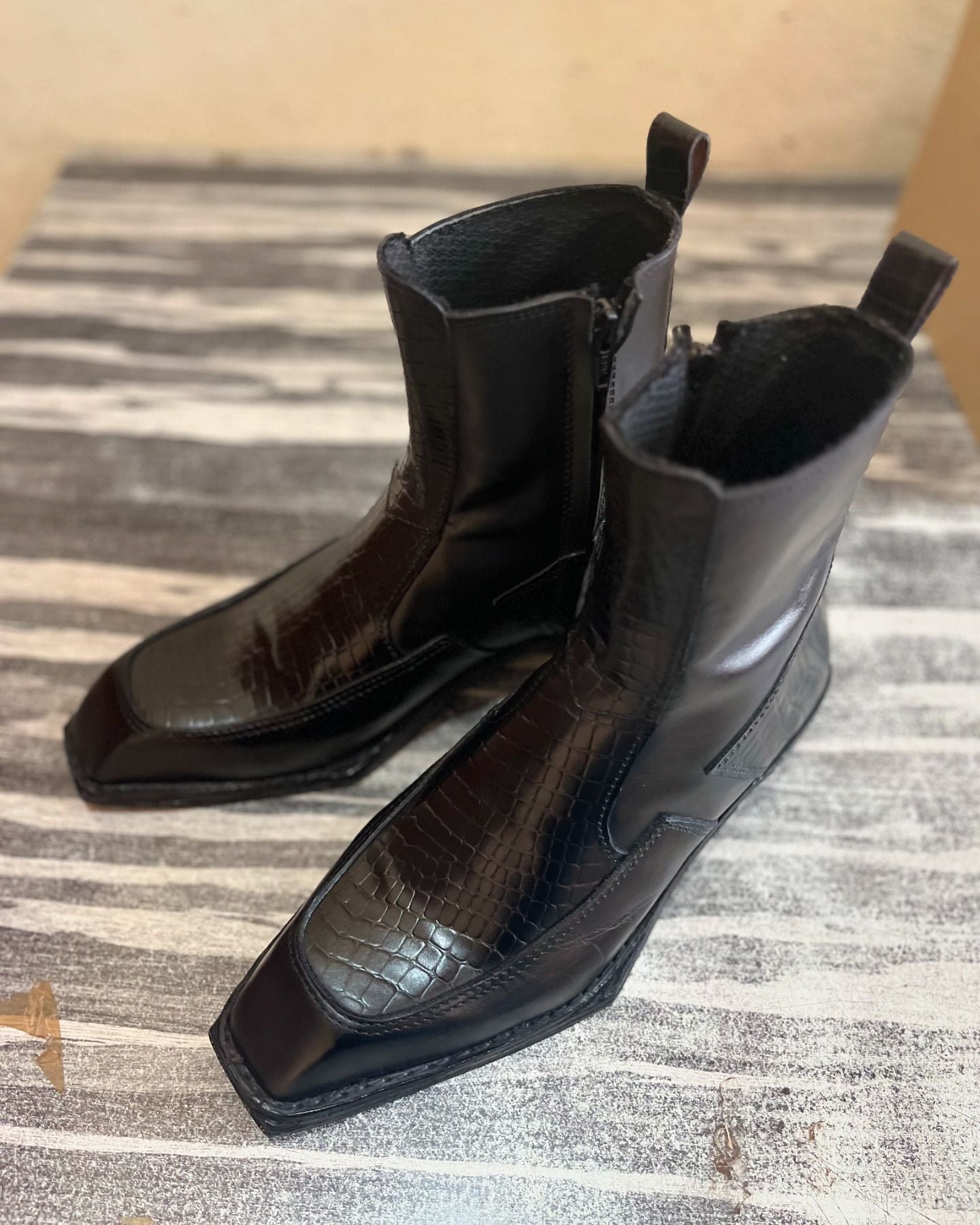 Hand-made special-shaped square leather ankle zipper boots