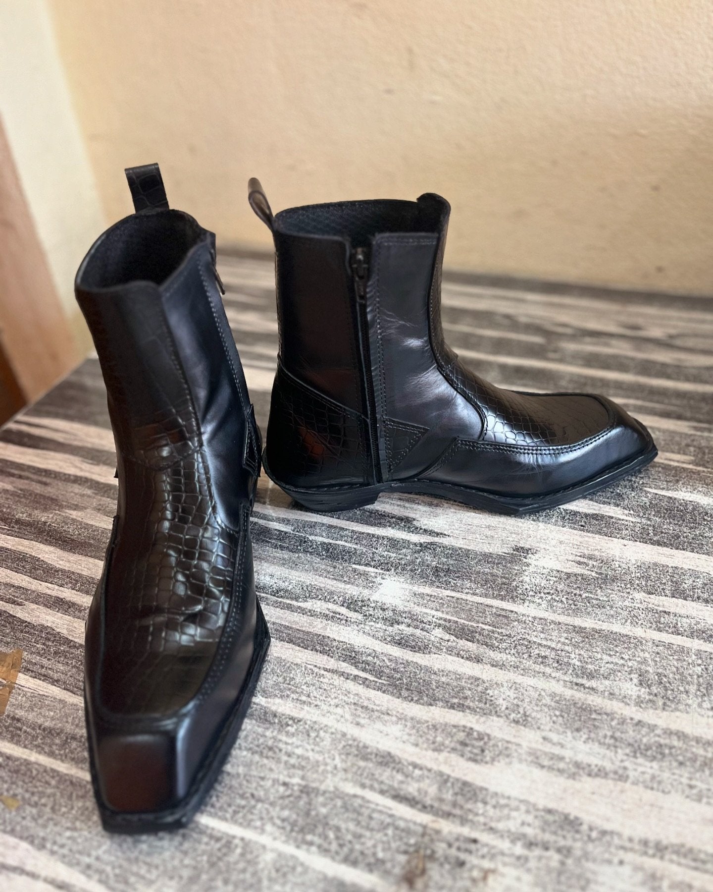 Hand-made special-shaped square leather ankle zipper boots