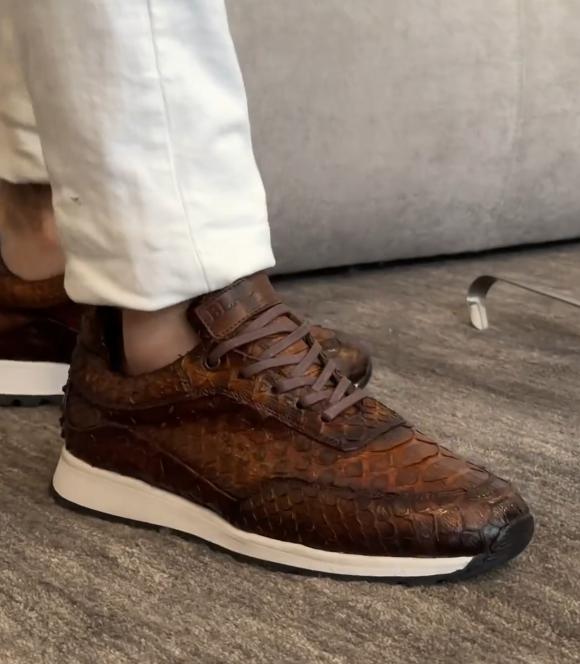 Brown crocodile sports casual shoes