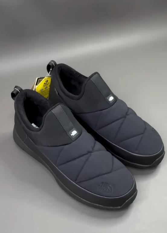 Breathing keeping warm and deodorizing foot leisure shoes