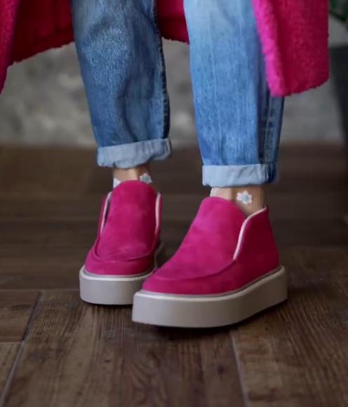 Women's leather frosted booties with high tops and one pedal