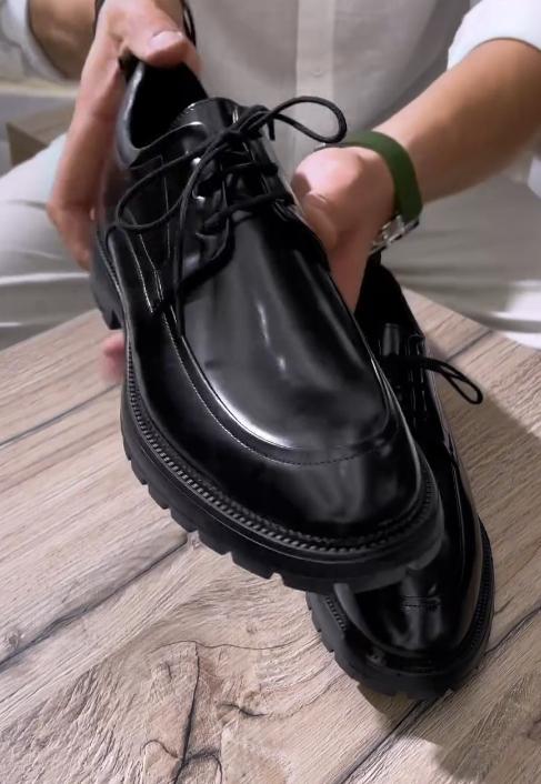 New high quality glossy leather shoes for business and leisure