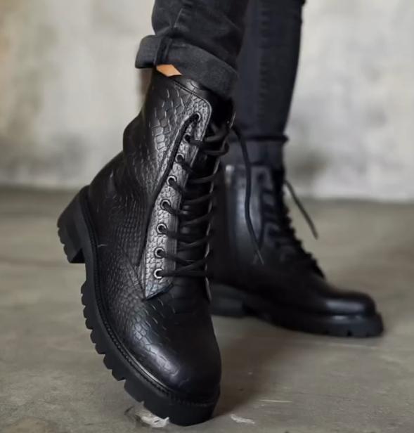 Women's stone grain strap motorcycle boots