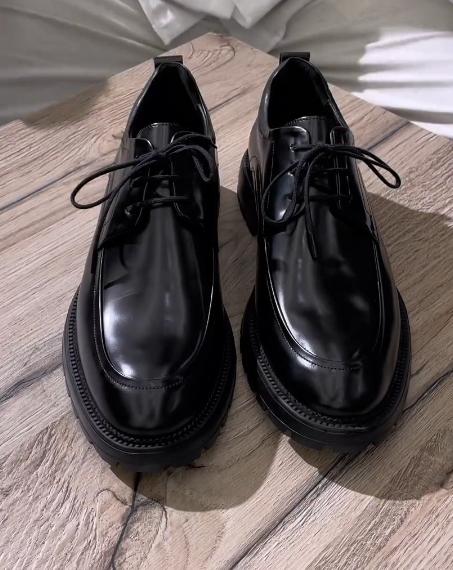 New high quality glossy leather shoes for business and leisure