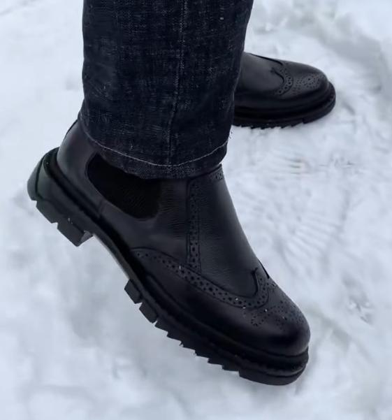 Black waterproof and warm wool men's boots