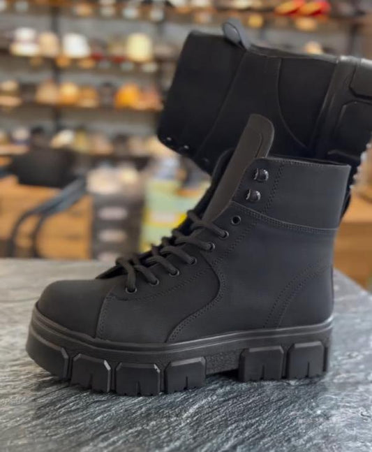 Height-increasing waterproof Martin boots