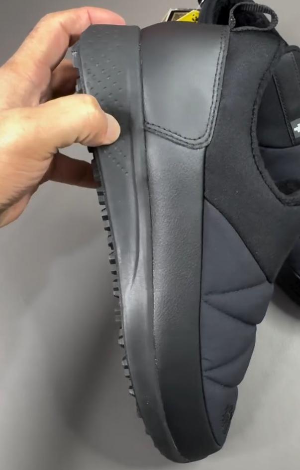 Breathing keeping warm and deodorizing foot leisure shoes