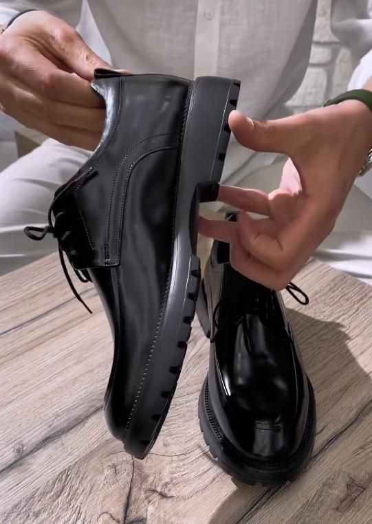 New high quality glossy leather shoes for business and leisure