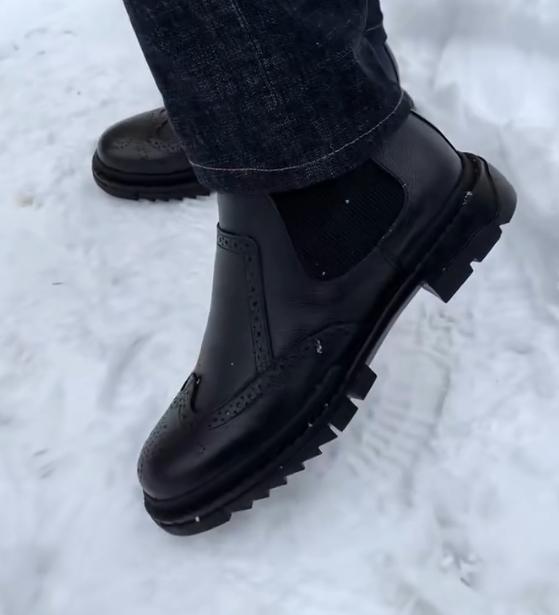 Black waterproof and warm wool men's boots